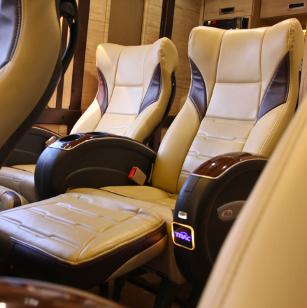 Recommended Luxury Buses for Year-End Vacation