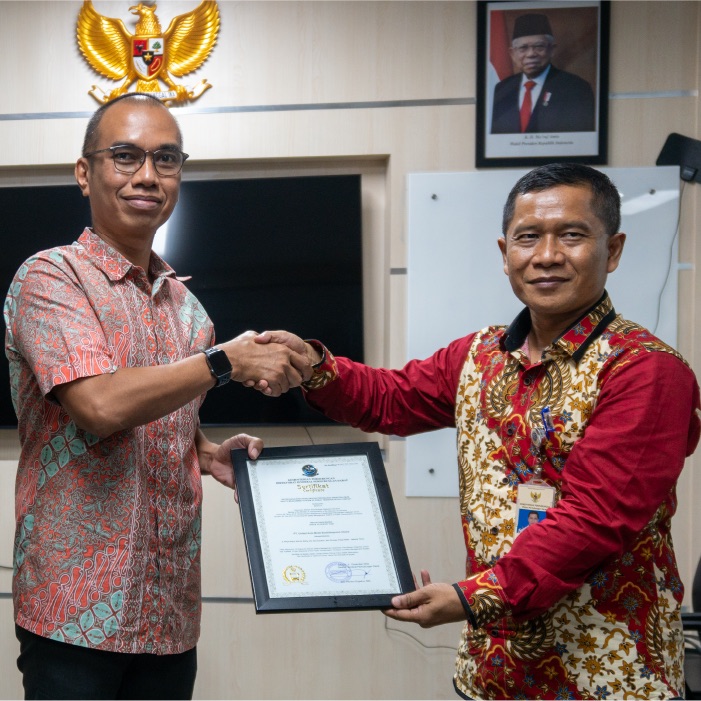 For Its Excellent Safety Management System, TRAC Bus Is Awarded SMKPAU Certificate