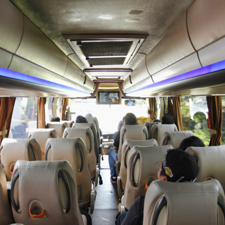 Keunggulan Family Trip Pakai Bus Pariwisata