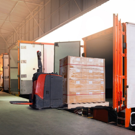 Mengenal Jasa Logistik dan Perbedaannya dengan Freight Forwarding