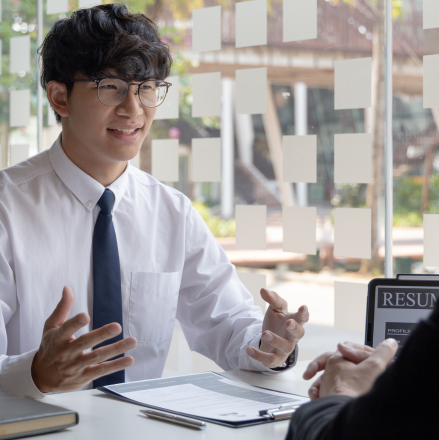 Body Language to Look Out for in a Job Interview