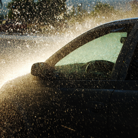 Rutin Cek Komponen Mobil Ini saat Musim Hujan