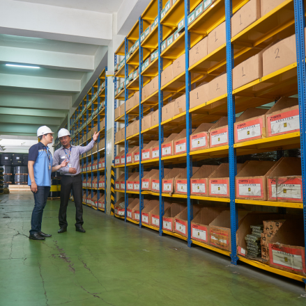 Check Out the Differences Between Warehouse and Logistics