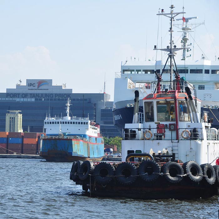 Tanjung Priok now can serve giant ships,ready to compete with Singapore in logistic services