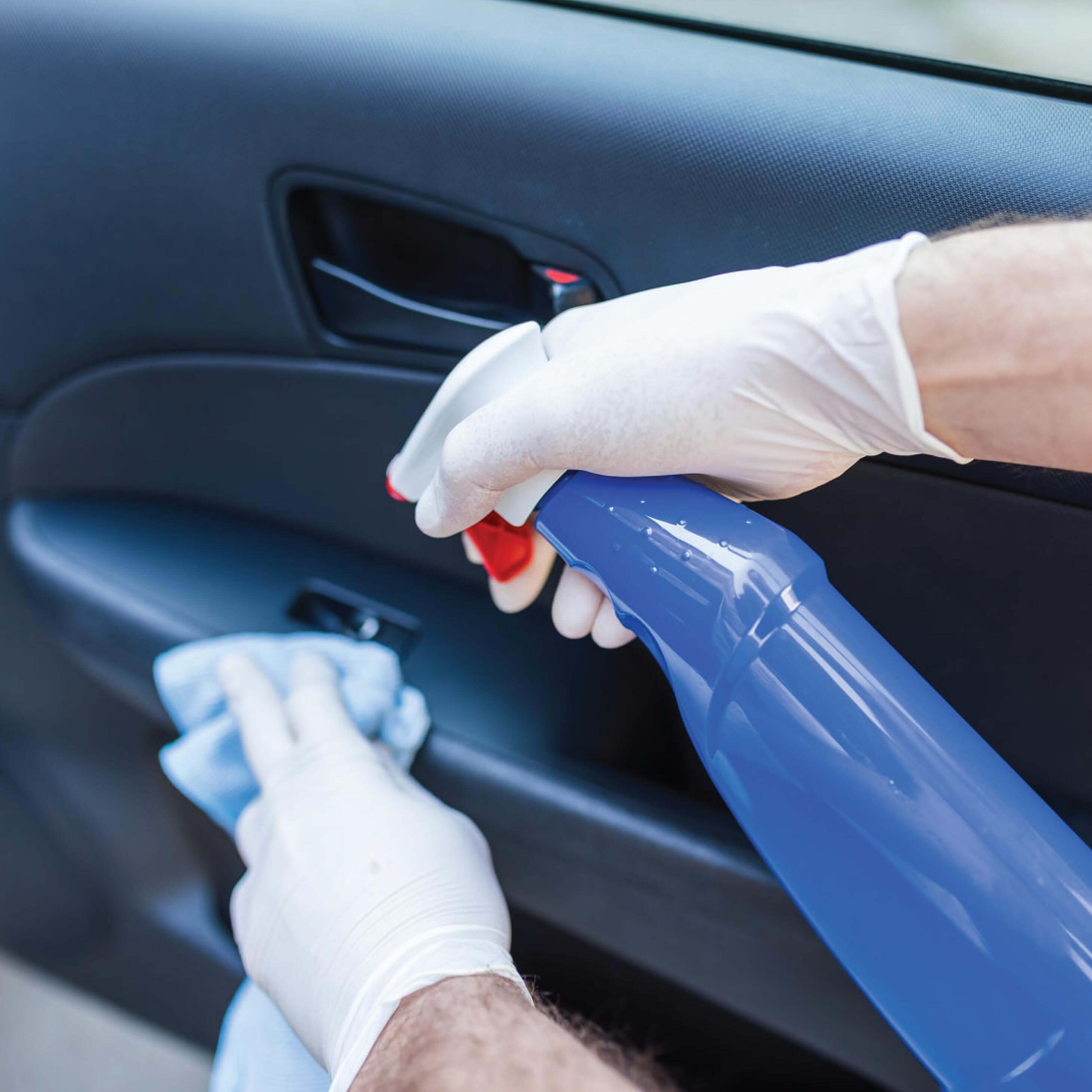 He clean the car. Чистка внутренних стекол автомобиля. Car Cleaning. Clean car Plus. Device for disinfection of the Interior of cars.