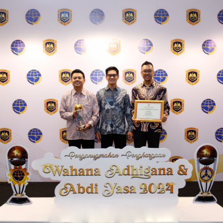 TRAC Bus Received the National Wahana Adigana and Abdi Yasa Awards
