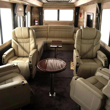 Perjalanan Super Nyaman dengan Fasilitas Mewah Bus Luxury TRAC
