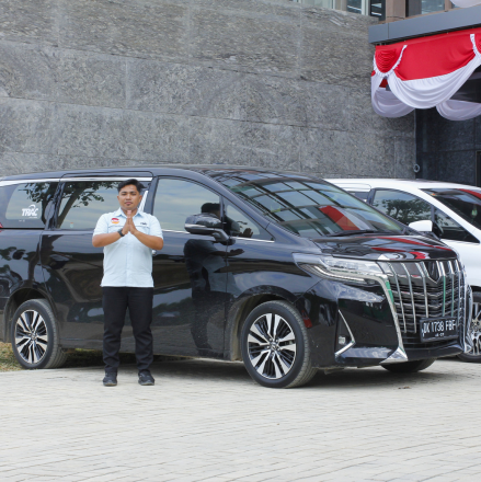 Recommended Luxury Cars to Rent at TRAC