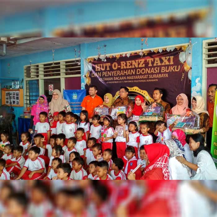 Celebrating 12th anniversary, O-RENZ Taxi donates 1,000 books