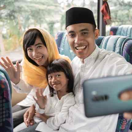 Use a Bus Charter Service for “Ziarah” with Family